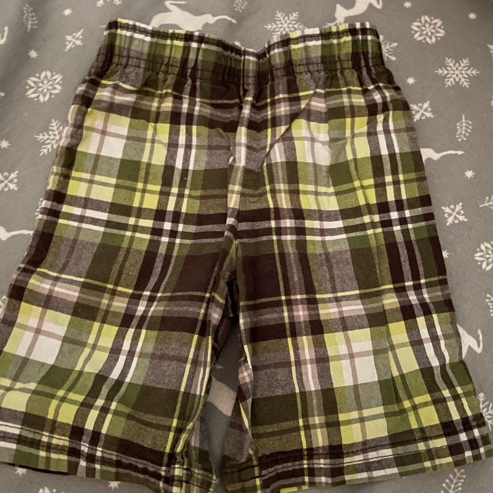 5/10$ Carters boys 3T Shorts Green, brown, white